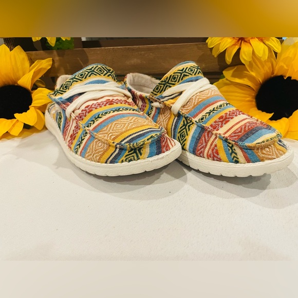 VERY G Slip On Tribal Loafers With Laces Multicolored Boho Western Cowgirl Sz 8 - Picture 1 of 6
